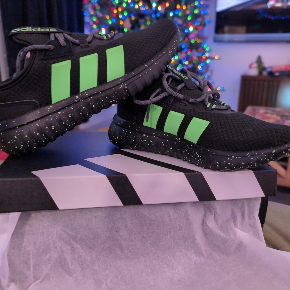 New With Tags And Box. Adidas Kids Black and Green Sneakers Size 4. Us 36